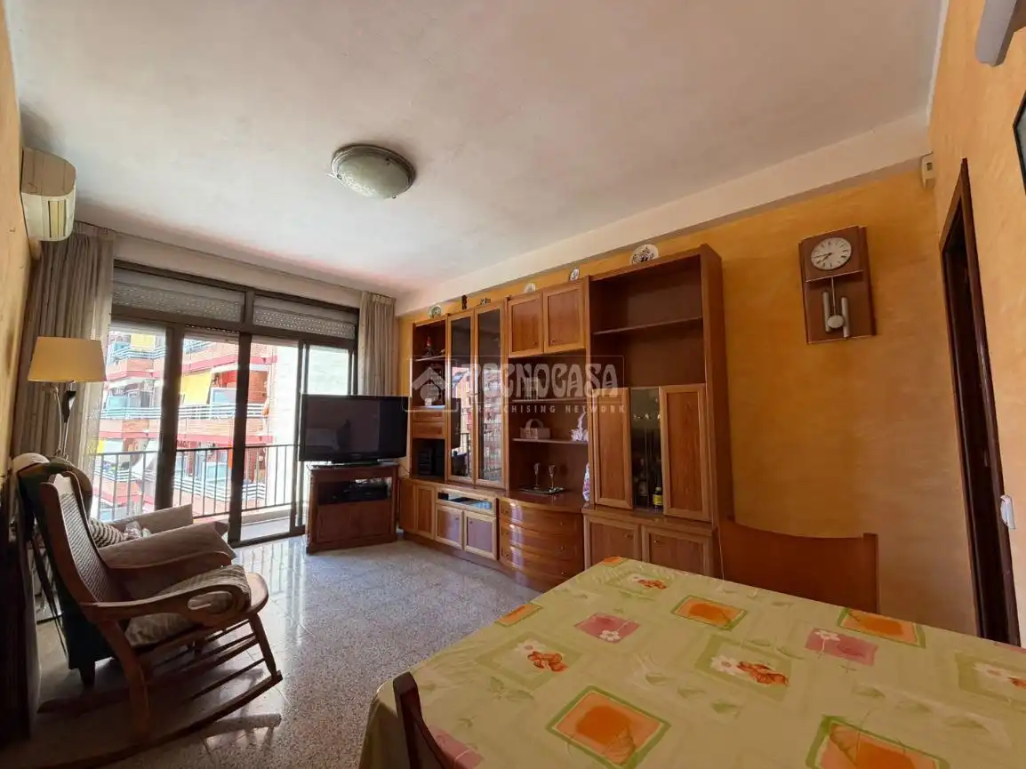 Sala de estar de Piso en venta en L'Hospitalet de Llobregat con Aire acondicionado, Calefacción y Balcón