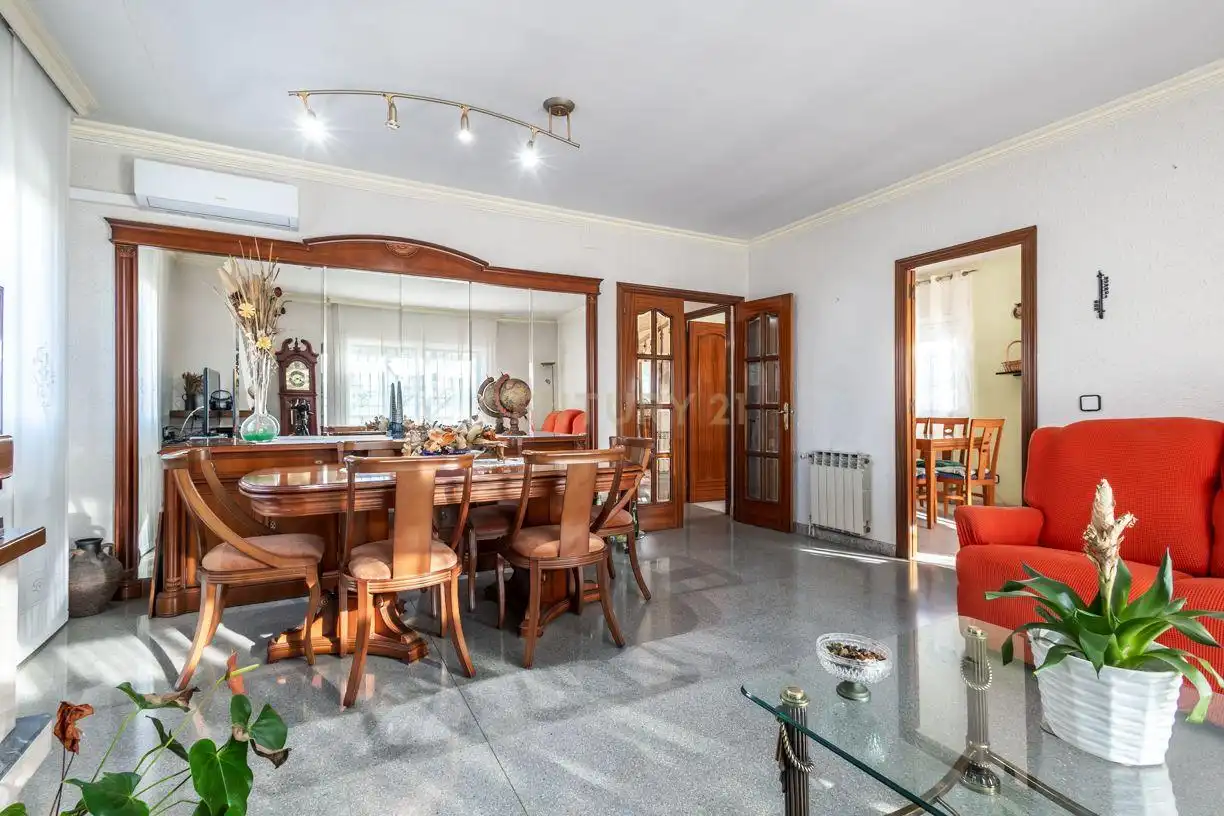 House with pool for sale in Carrer de les Orquídies, Viladecans, Spain, imagen 13