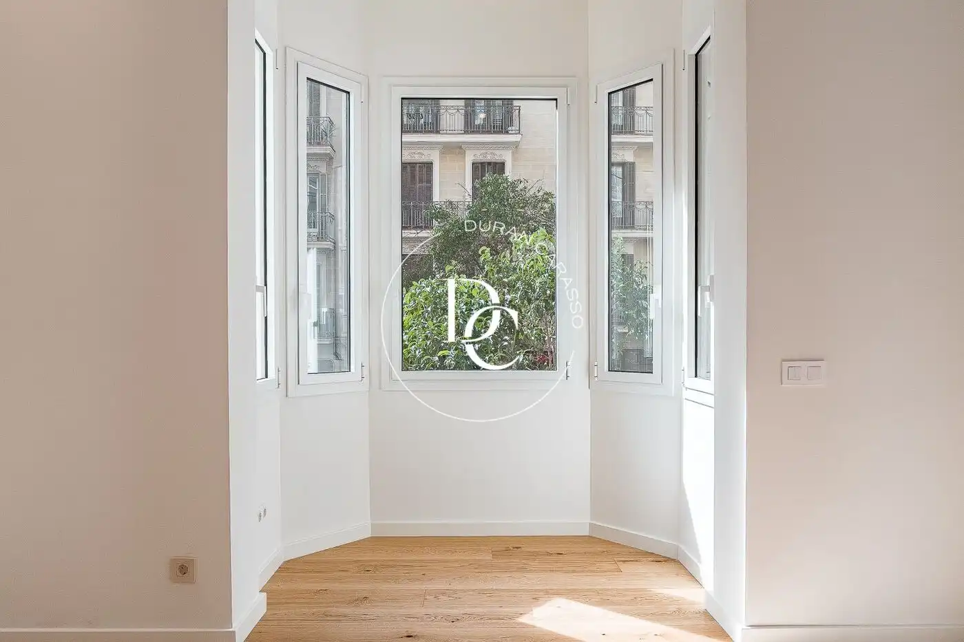 Schlafzimmer von Wohnung zum Verkauf in Barcelona mit Klimaanlage, Heizung und Terrasse