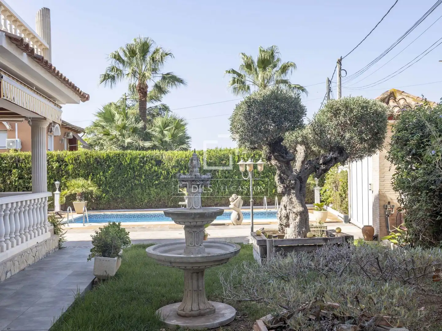 Exterior view of Houses for sale in La Pobla de Vallbona  with Air Conditioner, Heating and Private garden