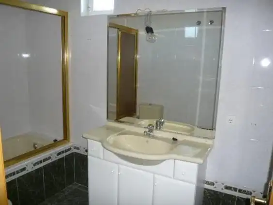 Baño de Casa o chalet en venta en Castropodame con Calefacción, Terraza y Trastero
