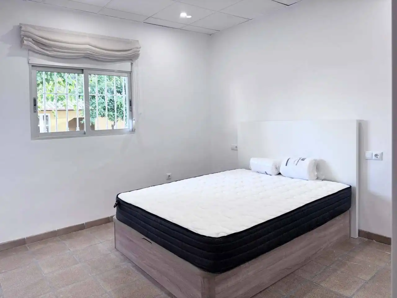 Dormitori de Casa o xalet de lloguer en Paterna amb Jardí privat, Terrassa i Moblat