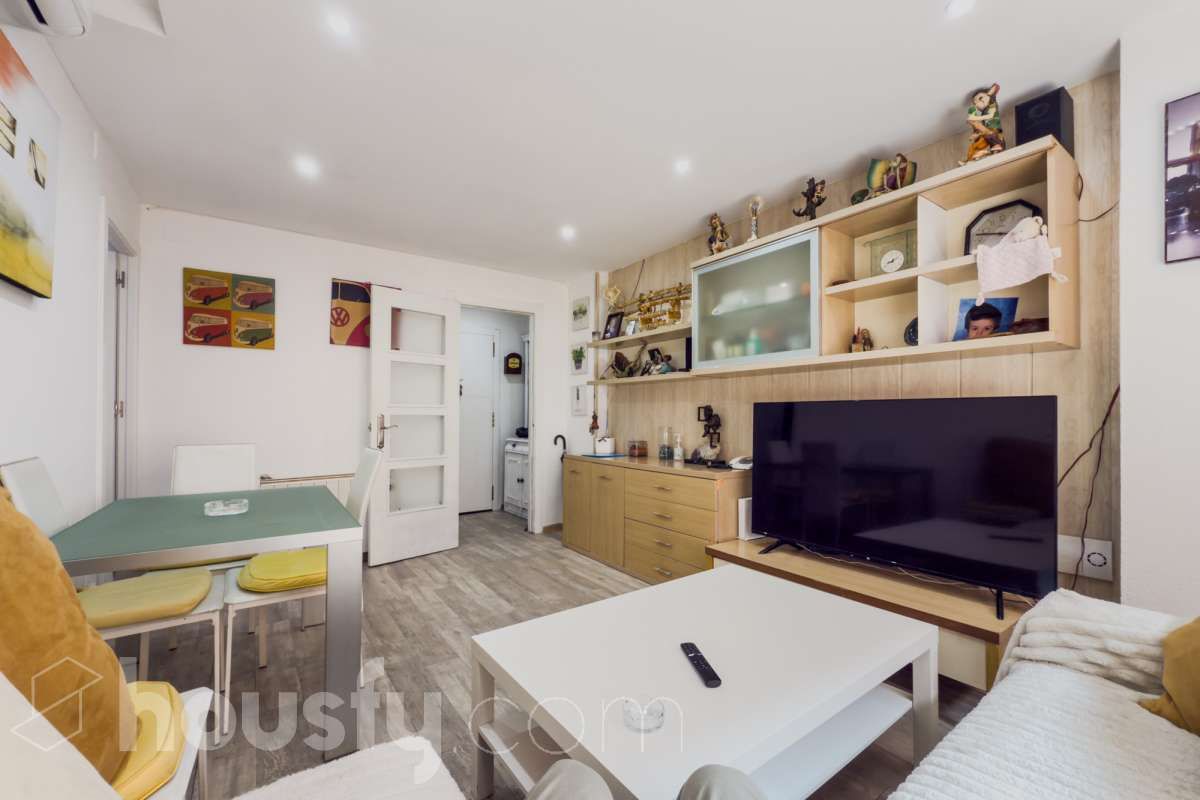 Living room of Planta baja for sale in Badalona  with Air Conditioner, Heating and Parquet flooring
