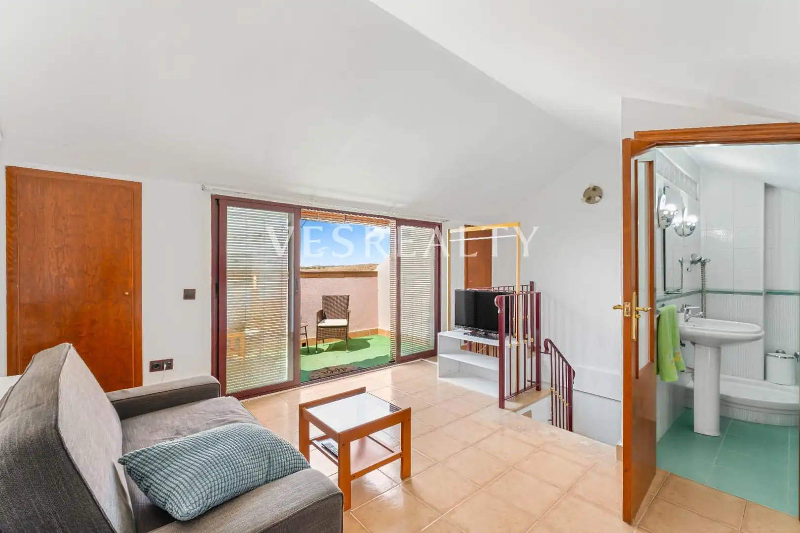 Vista exterior de Casa o xalet en venda en Sant Joan d'Alacant amb Jardí privat, Terrassa i Balcó