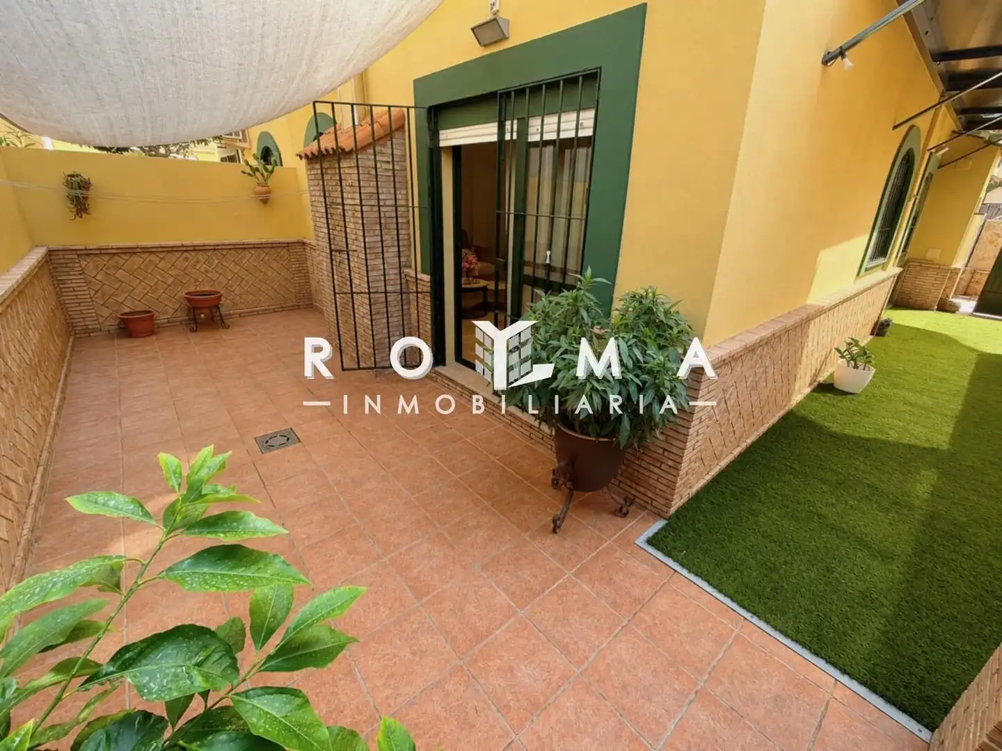 Vista exterior de Casa adosada en venta en Montequinto con Aire acondicionado, Jardín privado y Trastero
