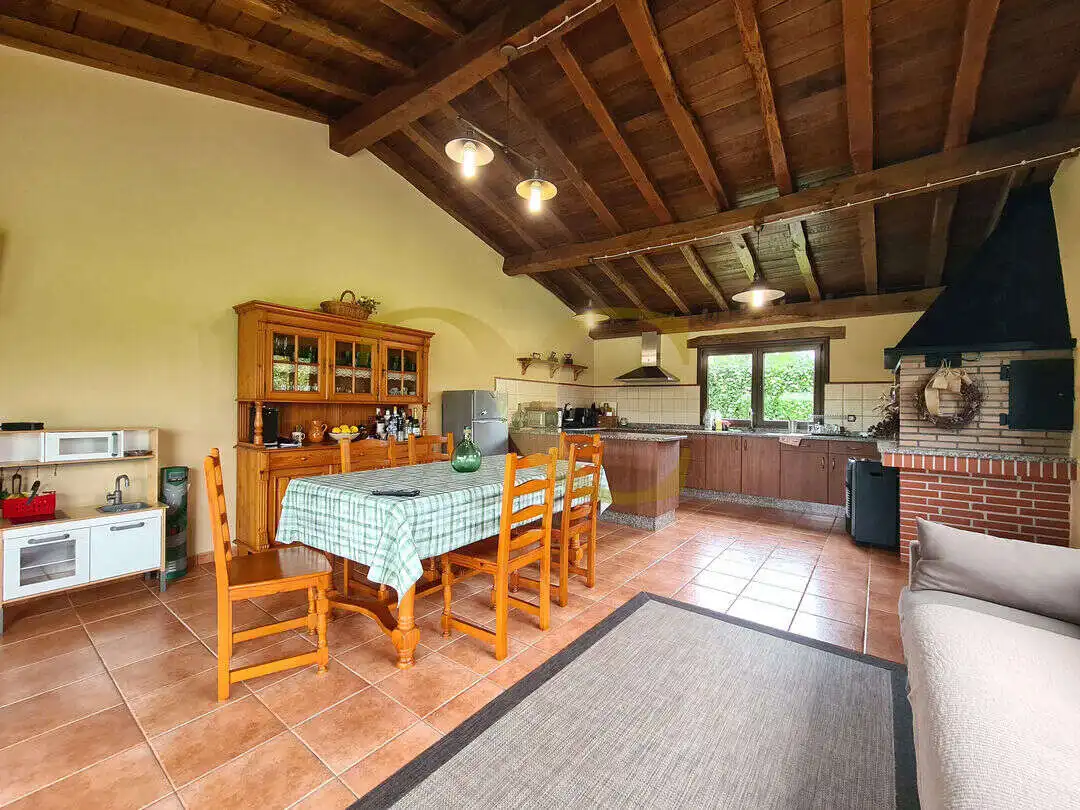 Cuina de Casa o xalet en venda en Tapia de Casariego amb Calefacció, Jardí privat i Terrassa
