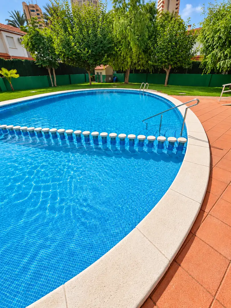 Piscina de Apartament en venda en Benidorm amb Aire condicionat, Terrassa i Moblat