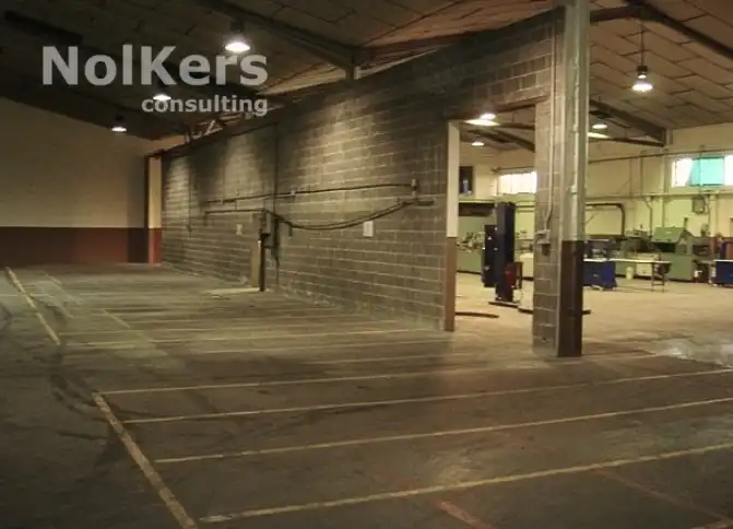 Parkplatz von Fabrikhallen zum Verkauf in La Serreta