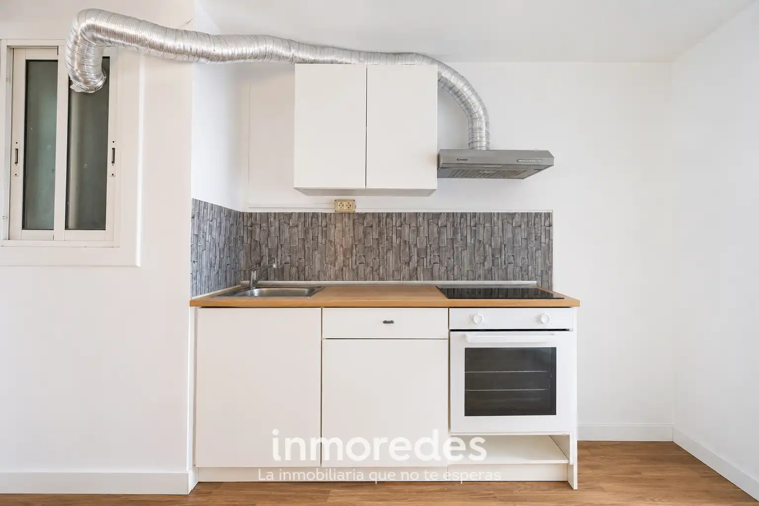 Kitchen of Flat for sale in Barcelona  with Oven and Balcony