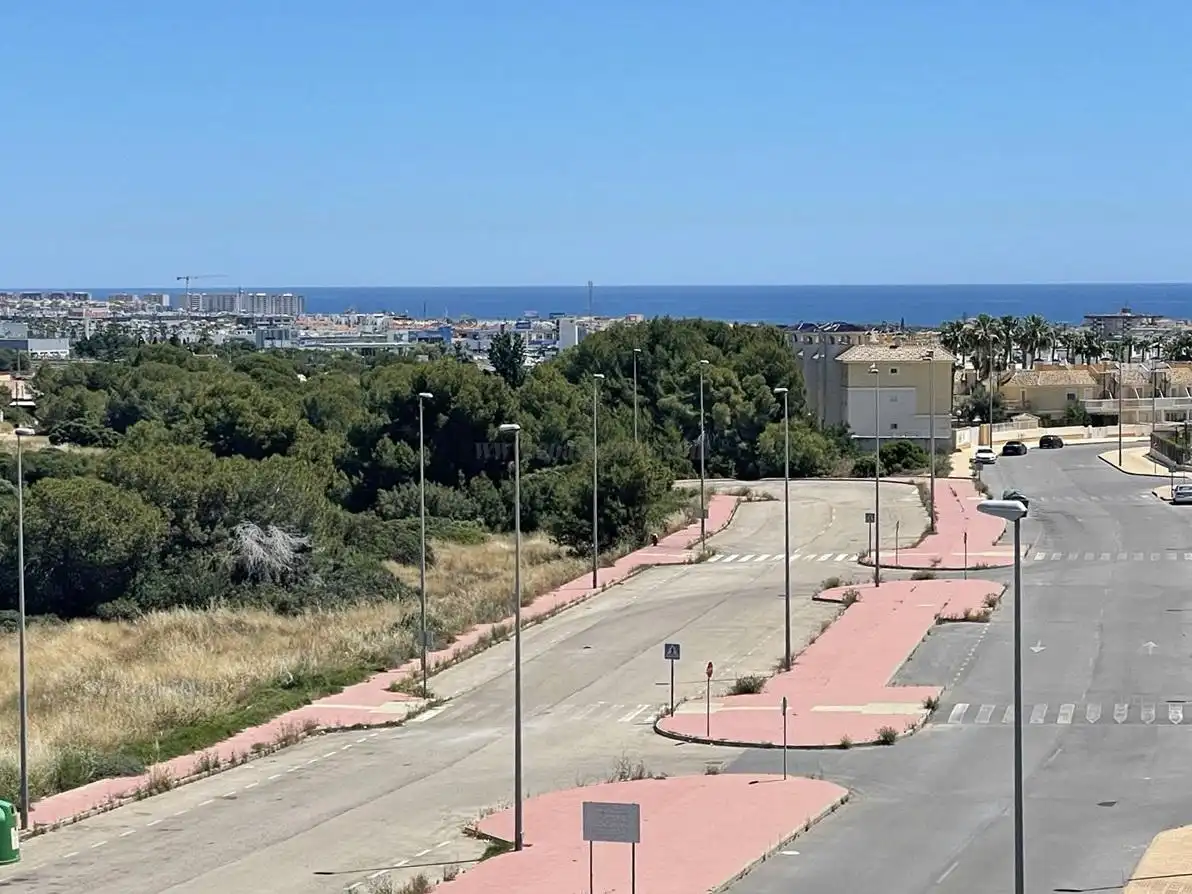 Außenansicht von Wohnungen zum Verkauf in Orihuela mit Klimaanlage, Heizung und Terrasse
