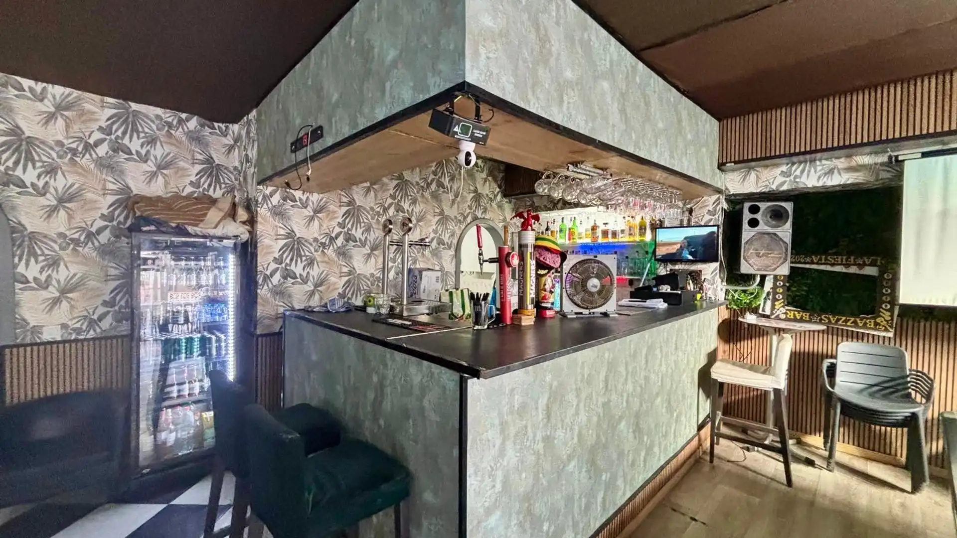 Local en traspaso en Benalmádena con Aire acondicionado, Terraza y Amueblado