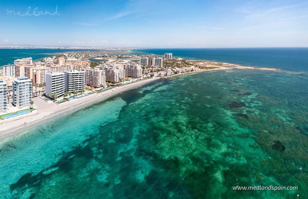 Exterior view of Apartment for sale in La Manga del Mar Menor  with Terrace, Storage room and Community pool