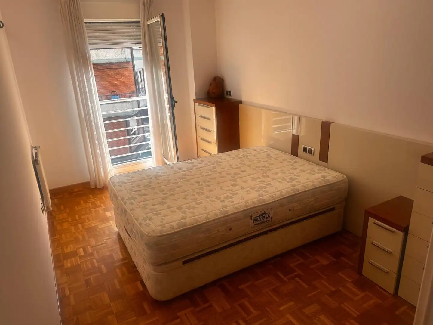 Habitación de Piso en venta en Oviedo  con Calefacción, Parquet y Trastero