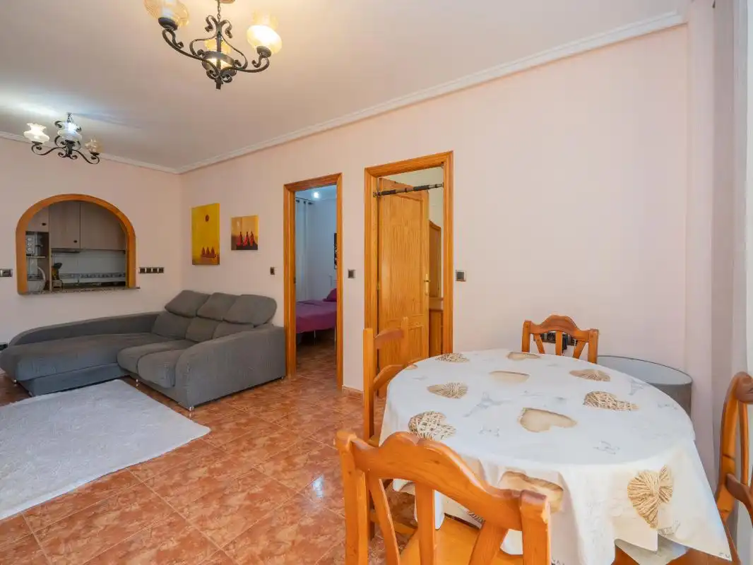 Sala de estar de Piso en venta en Torrevieja con Calefacción y Amueblado