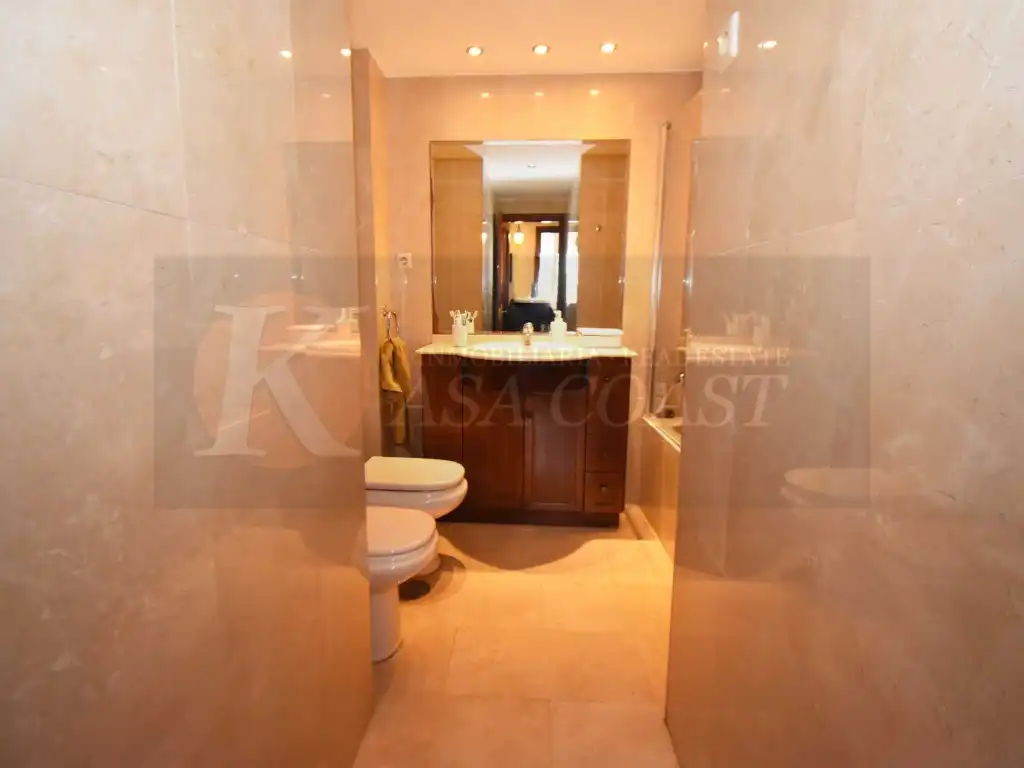 Bathroom of Flat for sale in Fuengirola  with Air Conditioner, Private garden and Terrace