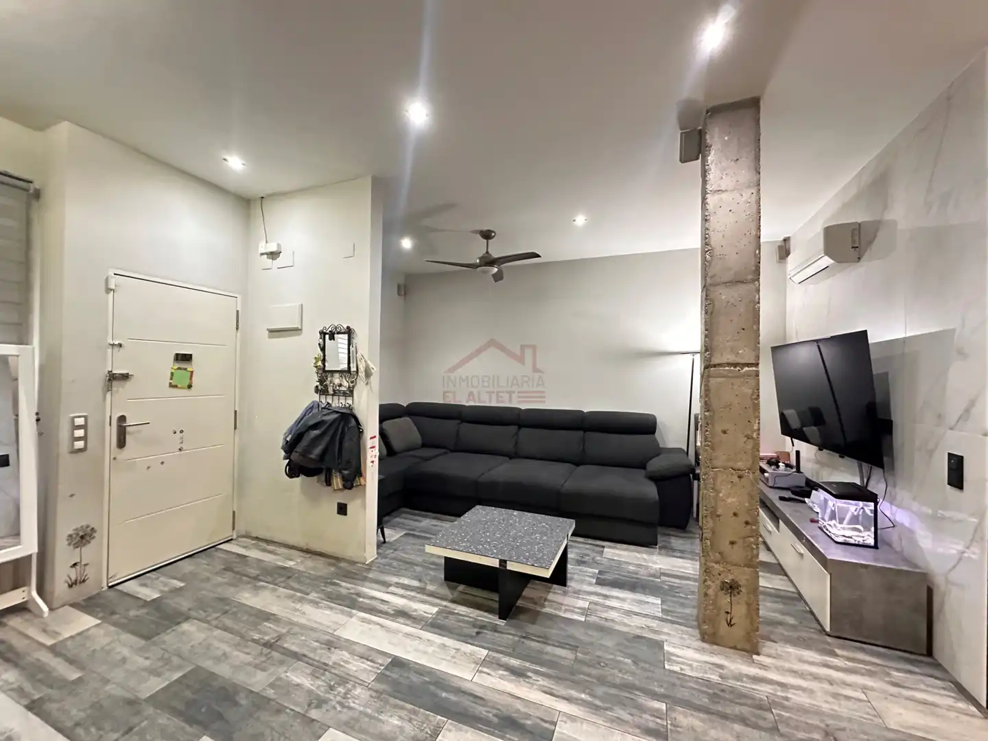 Maisonette zum Verkauf in Elche / Elx mit Klimaanlage, Terrasse und Abstellraum