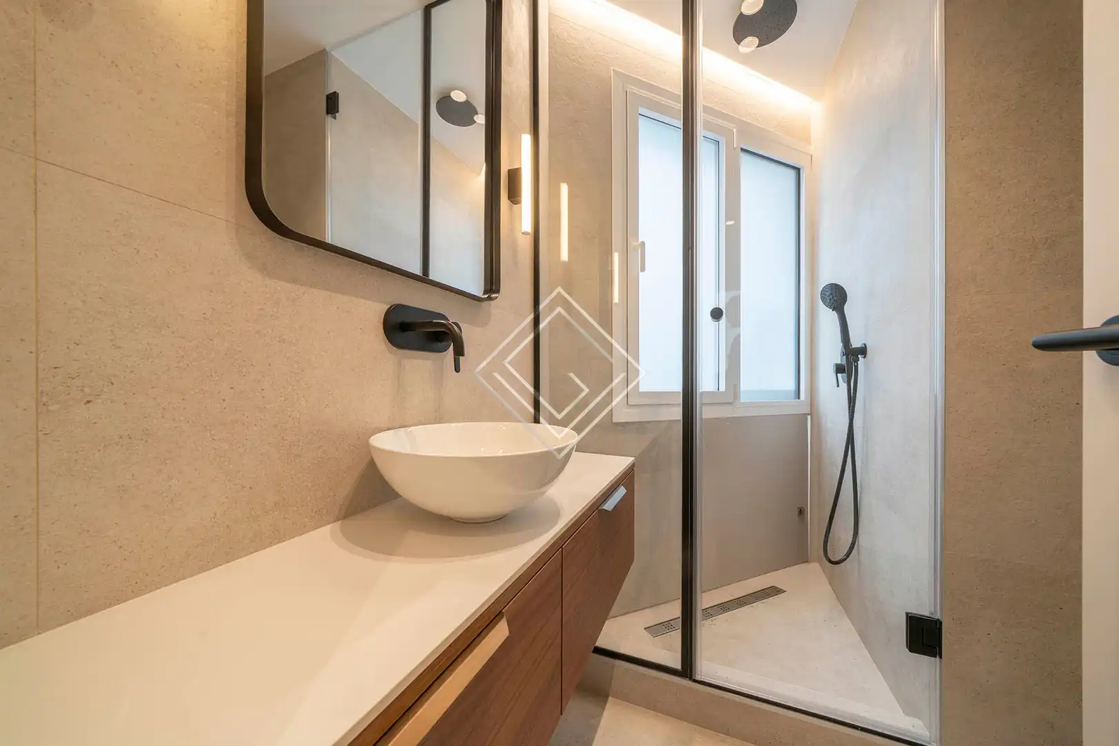 Badezimmer von Wohnung zum Verkauf in Madrid mit Klimaanlage, Heizung und Terrasse