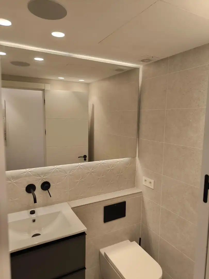 Bany de Apartament de lloguer en Granada