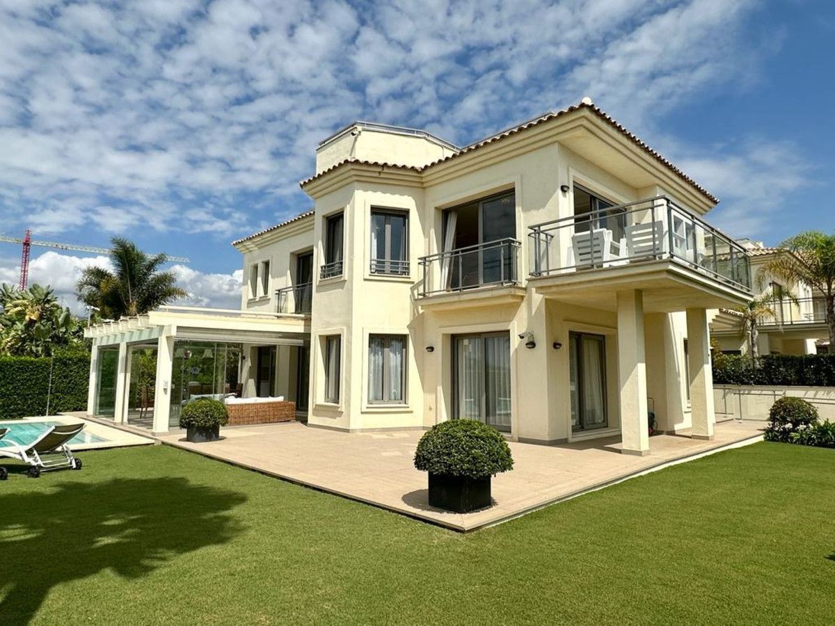 Exterior view of House or chalet for sale in Marbella  with Air Conditioner, Private garden and Terrace