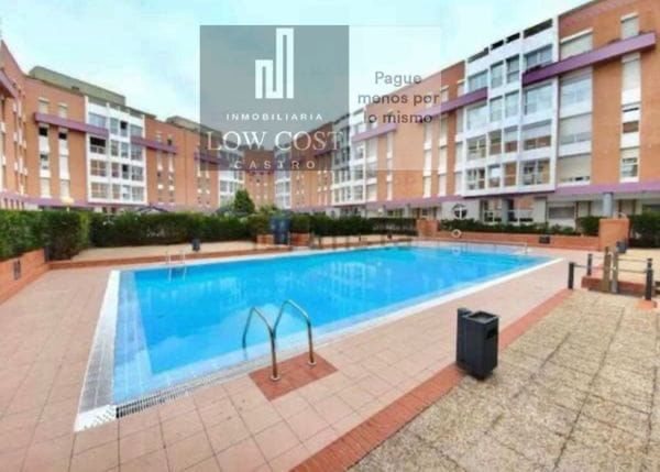 Piscina de Pis en venda en Castro-Urdiales amb Calefacció, Traster i Moblat