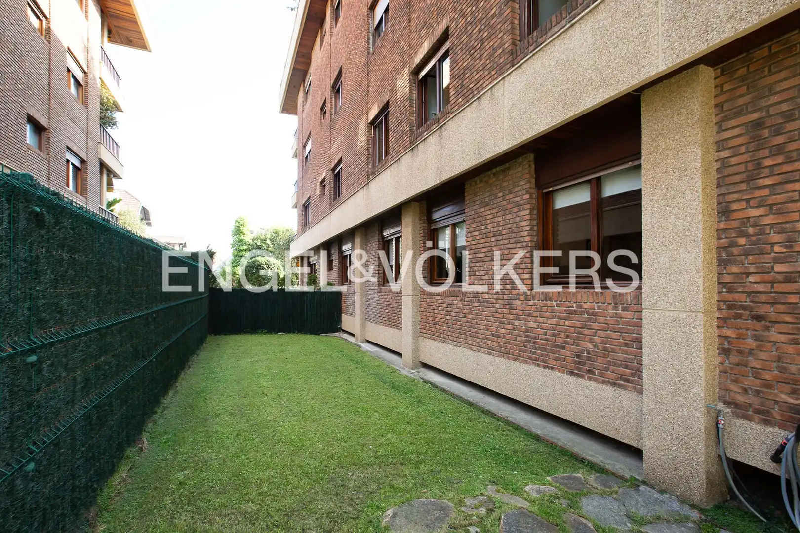Vista exterior de Pis en venda en Getxo  amb Calefacció, Jardí privat i Terrassa