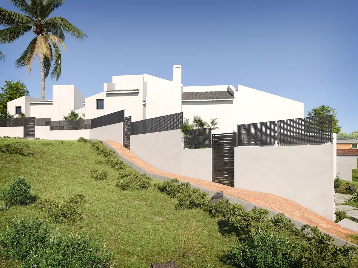 Vista exterior de Casa adosada en venda en Estepona amb Jardí privat i Terrassa