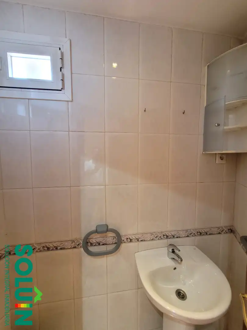 Baño de Piso en venta en Fuenlabrada con Calefacción, Trastero y Horno