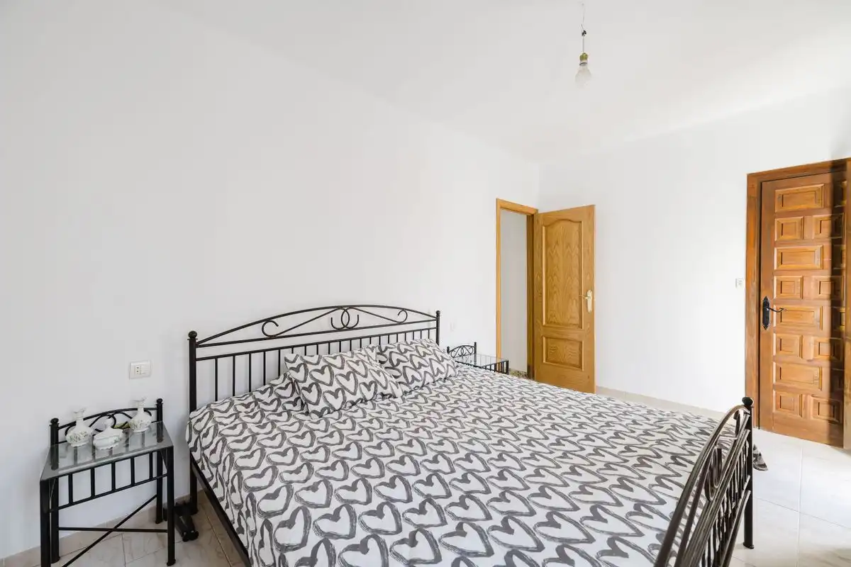 Dormitori de Casa adosada en venda en Nerja amb Calefacció, Terrassa i Balcó