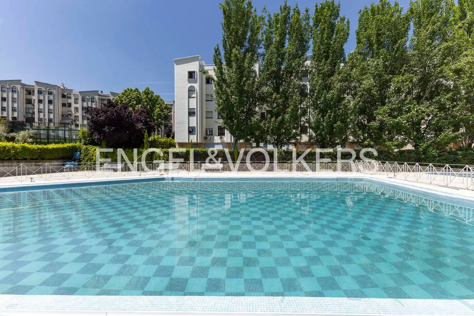 Piscina de Piso en venta en Madrid con Aire acondicionado y Calefacción