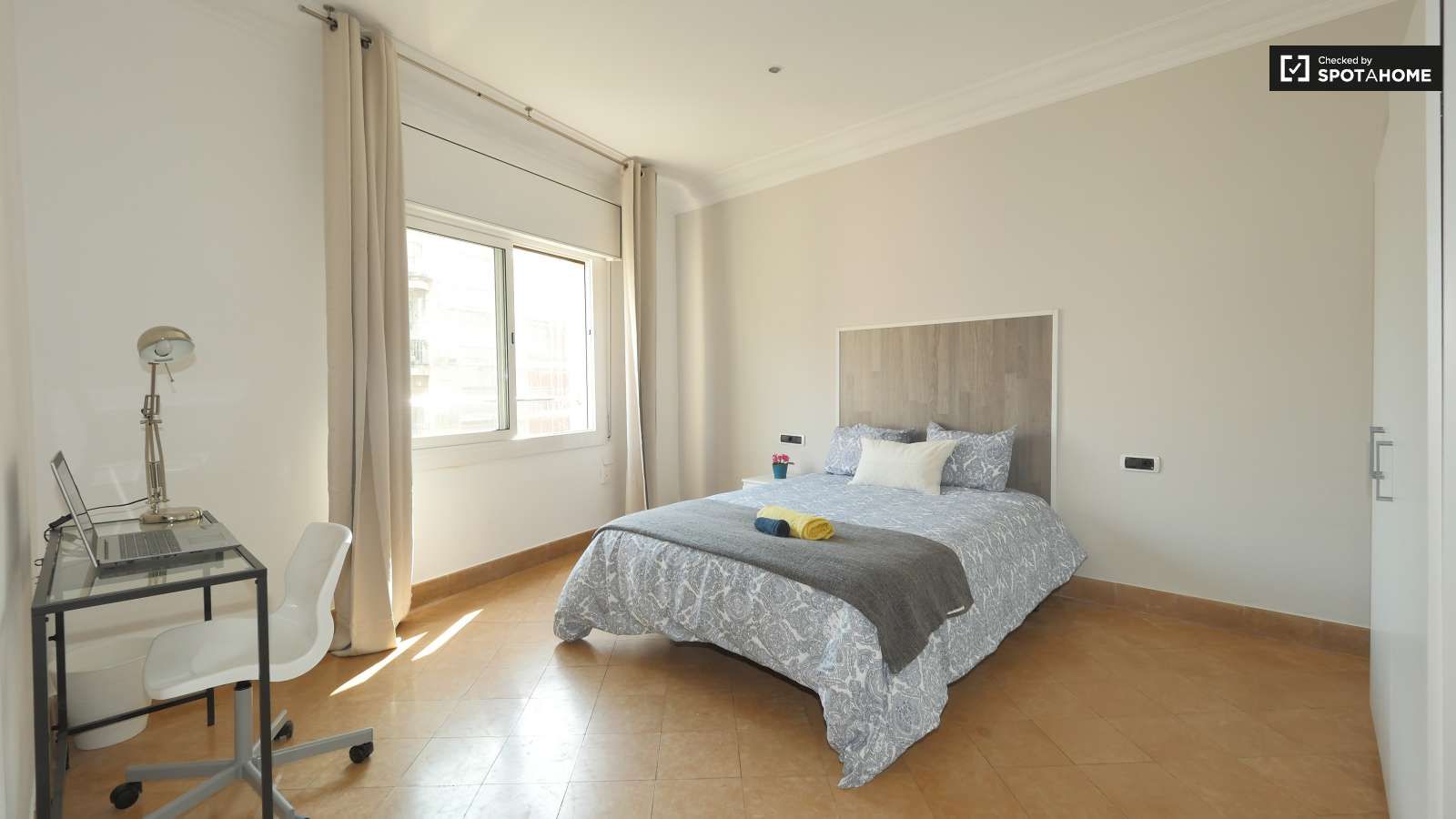 Bedroom of Flat to share in  Barcelona Capital  with Air Conditioner and Terrace