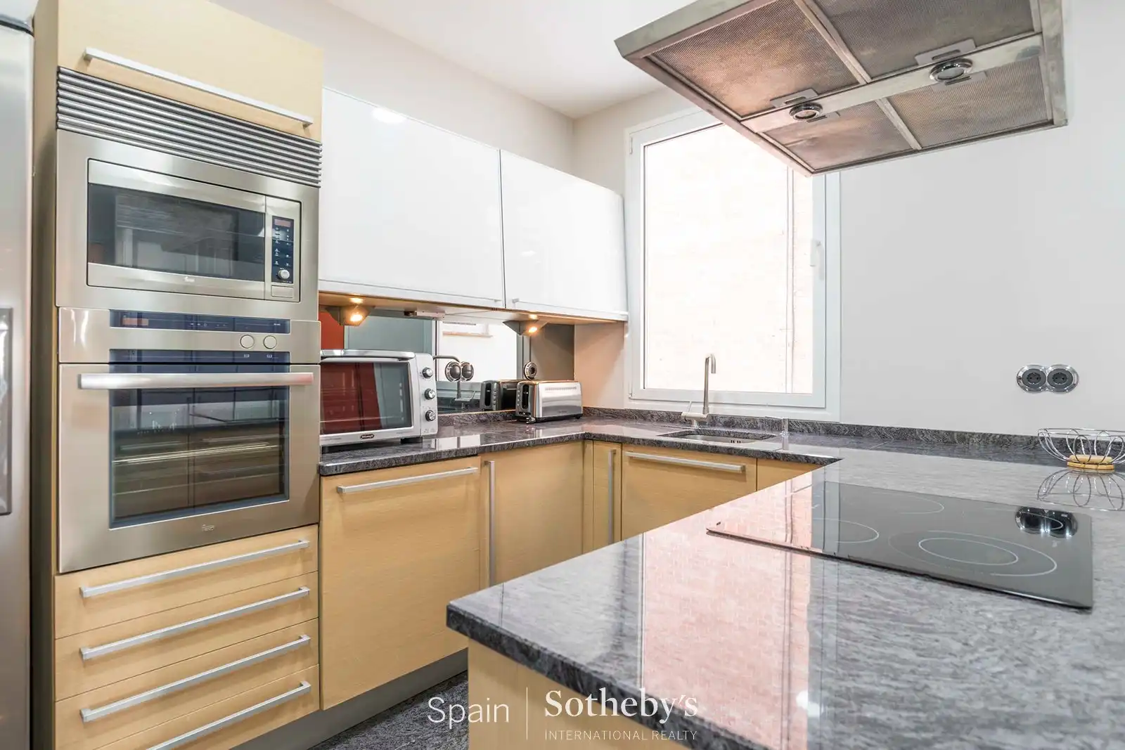 Cuina de Apartament de lloguer en Madrid amb Aire condicionat i Calefacció