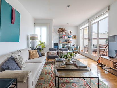 Sala d'estar de Apartament en venda en  Madrid Capital amb Terrassa