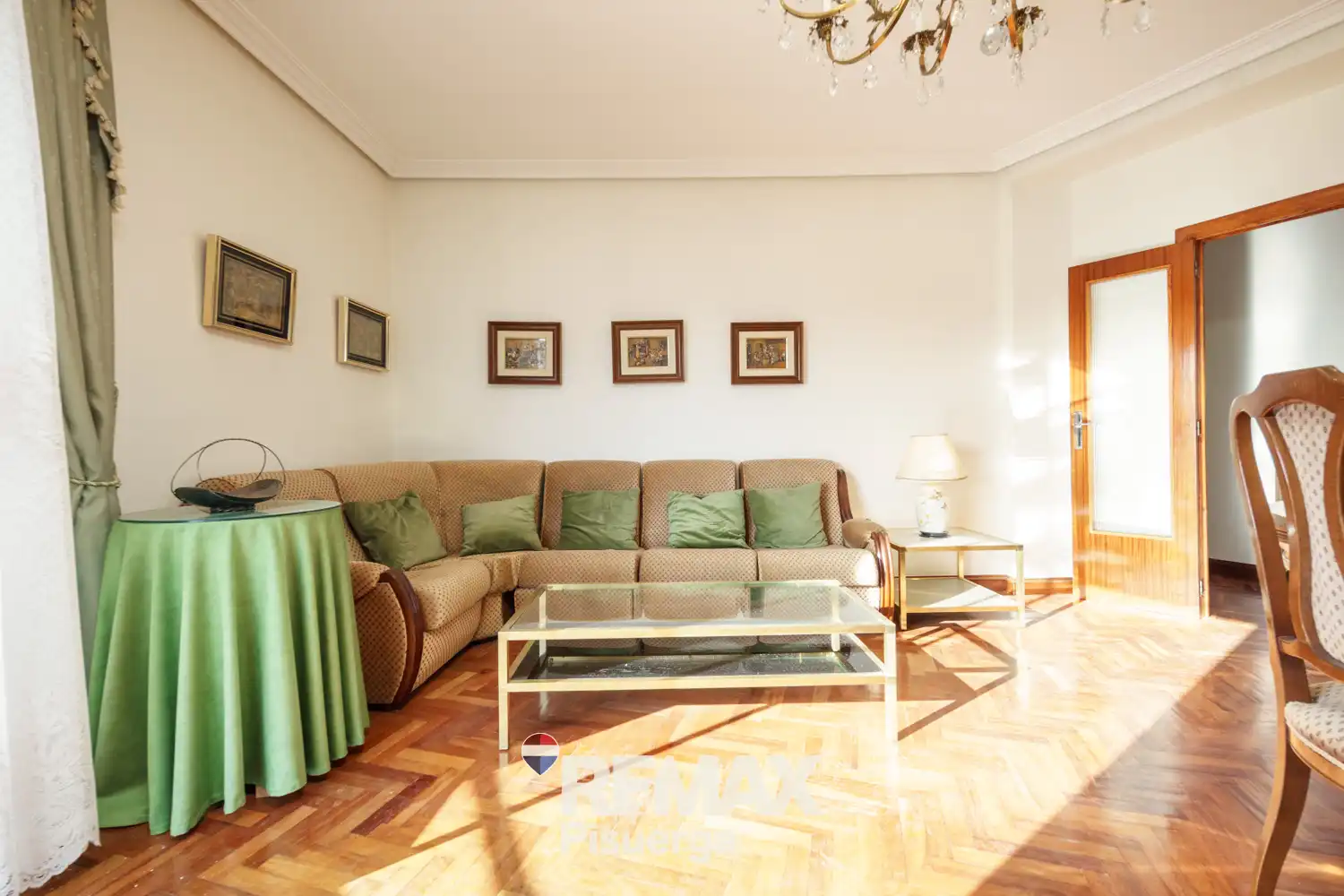 Sala d'estar de Casa o xalet en venda en Venta de Baños amb Jardí privat, Terrassa i Traster