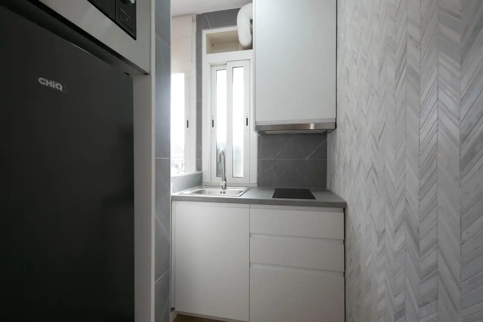 Kitchen of Flat for sale in L'Hospitalet de Llobregat  with Air Conditioner, Heating and Parquet flooring