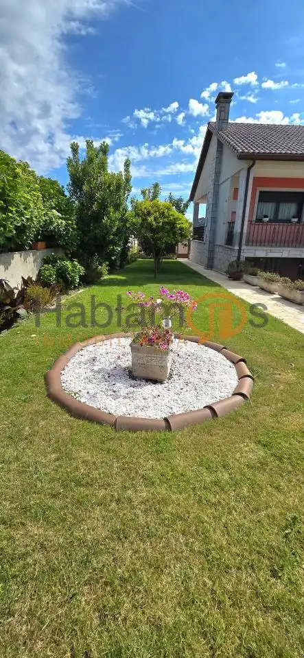 Jardí de Casa o xalet en venda en Vilagarcía de Arousa amb Calefacció, Jardí privat i Terrassa