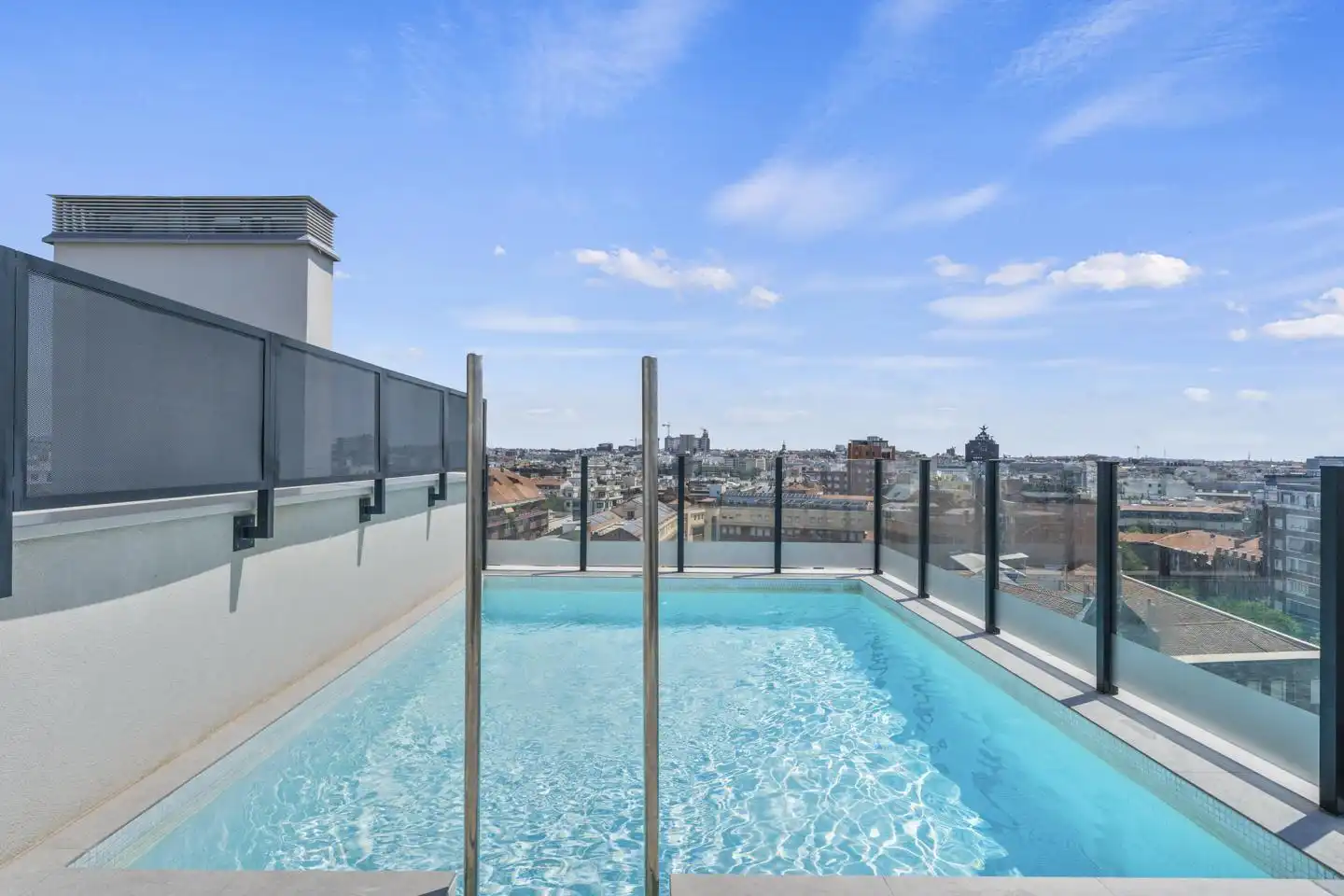 Piscina de Pis de lloguer en Madrid amb Aire condicionat, Terrassa i Piscina