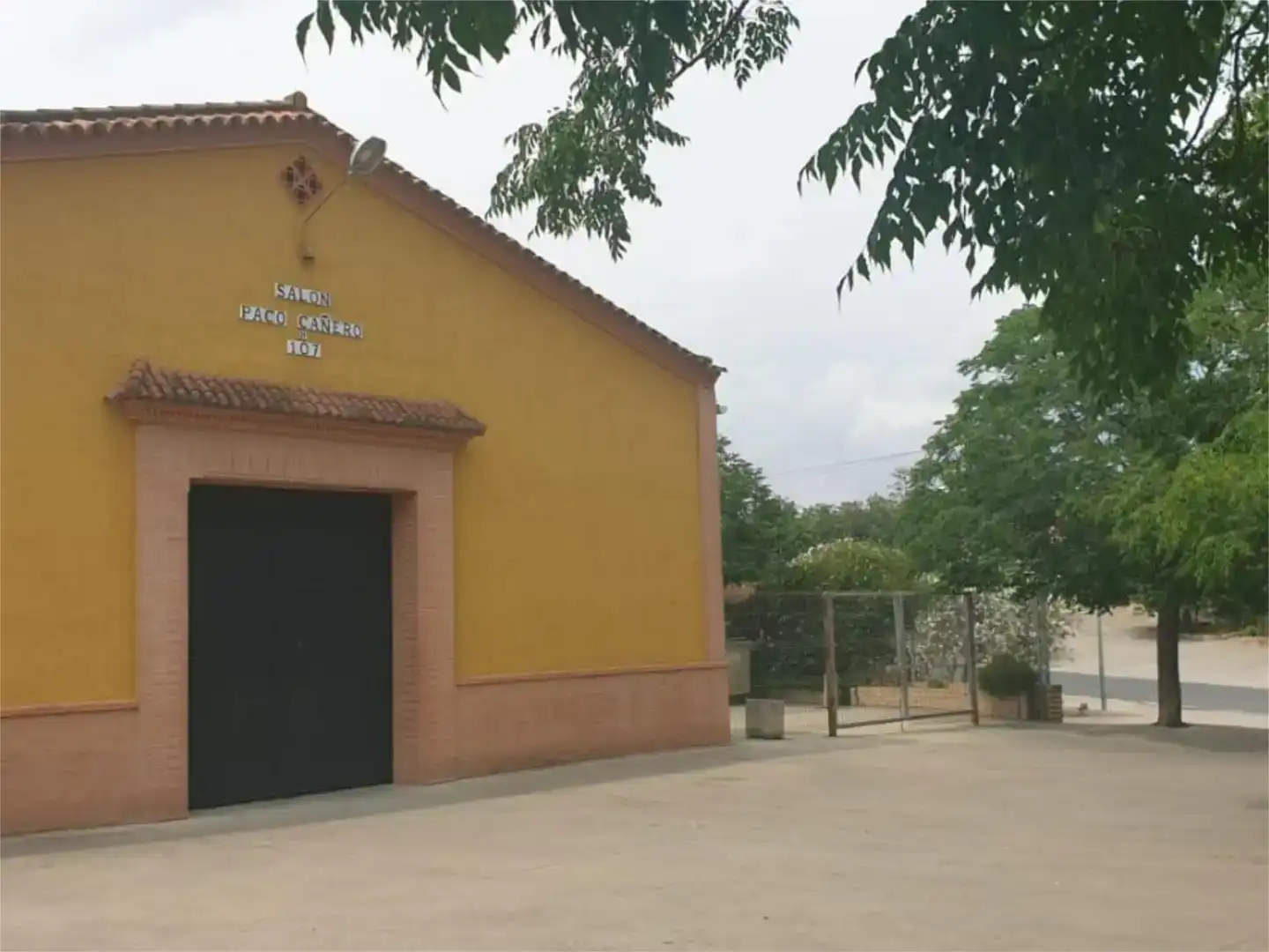 Vista exterior de Nave industrial en venta en Aznalcóllar
