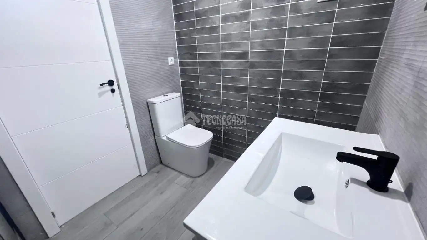 Baño de Piso en venta en Alcalá de Henares con Aire acondicionado