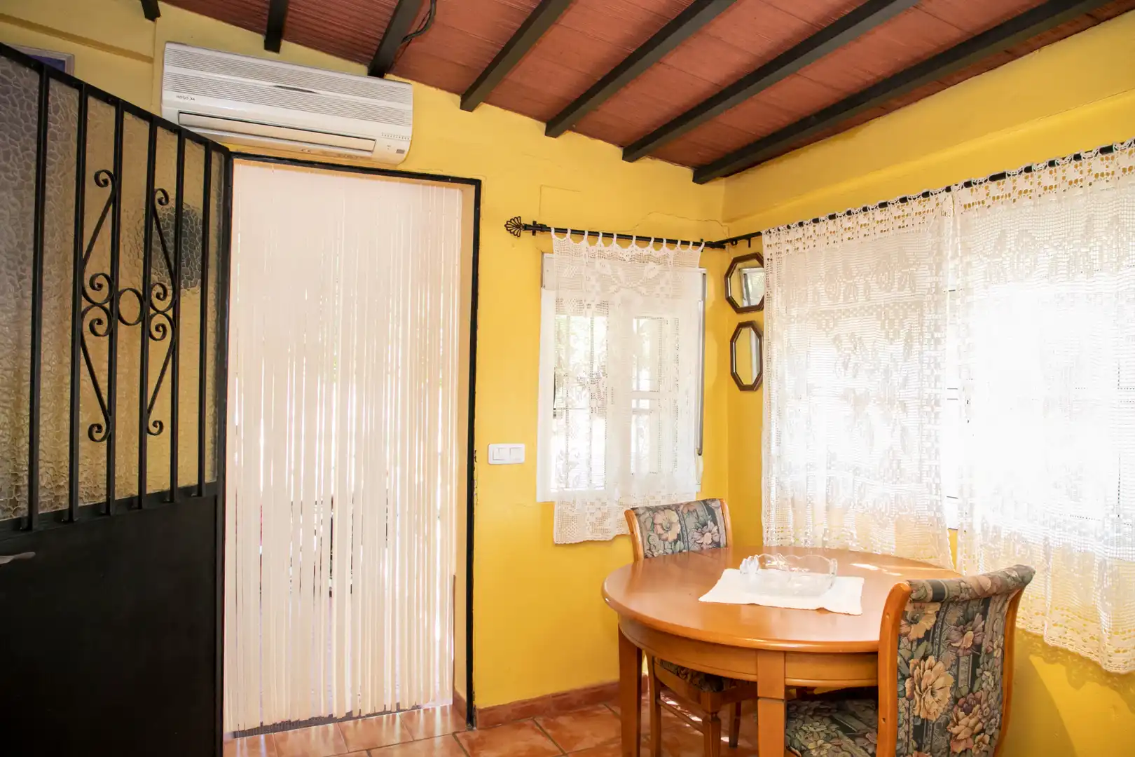 Comedor de Casa o chalet en venta en Castilleja de la Cuesta con Aire acondicionado, Calefacción y Jardín privado