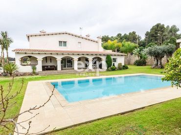 Casa con piscina in vendita a Roda de Barà