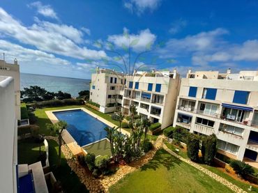 Dúplex con piscina en venta en Santa Eulària