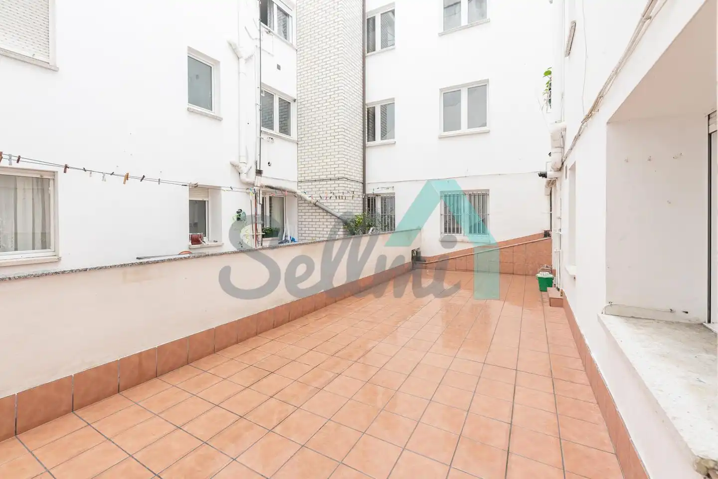 Außenansicht von Wohnung zur Miete in Oviedo  mit Heizung, Parkett und Terrasse