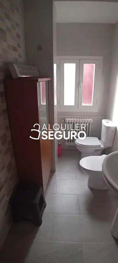 Baño de Piso de alquiler en Canencia, Madrid