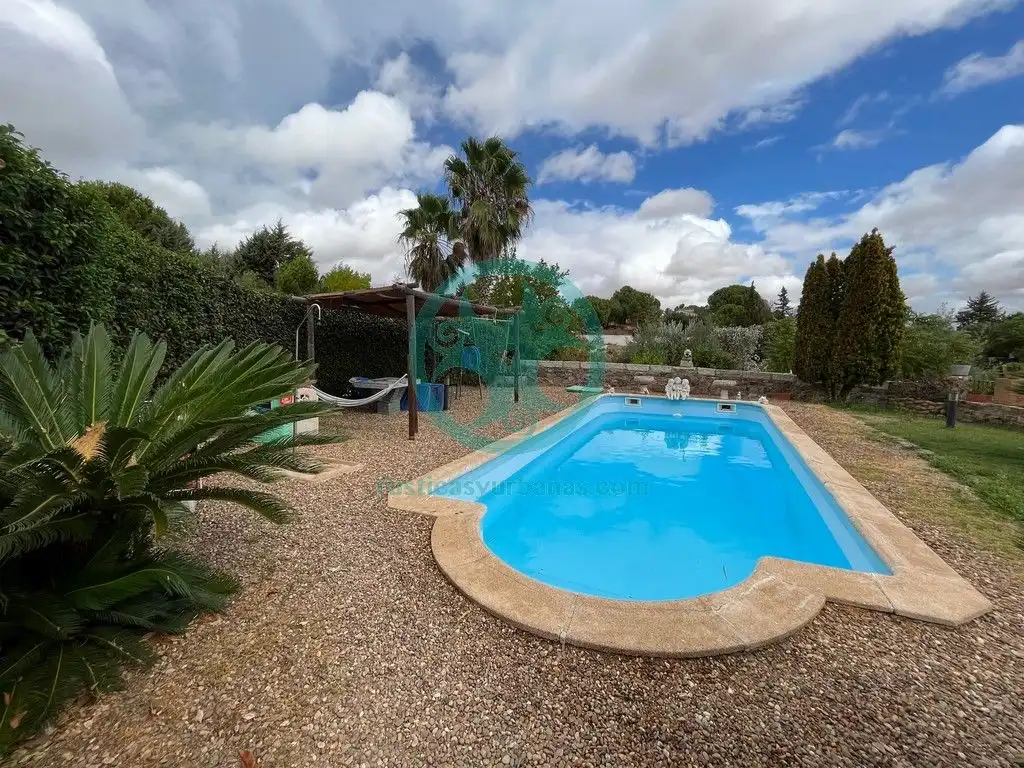 Xalet amb piscina en venda a Sierra de Fuentes