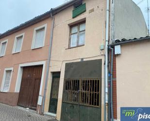 Vista exterior de Casa o xalet en venda en Íscar amb Jardí privat, Terrassa i Traster