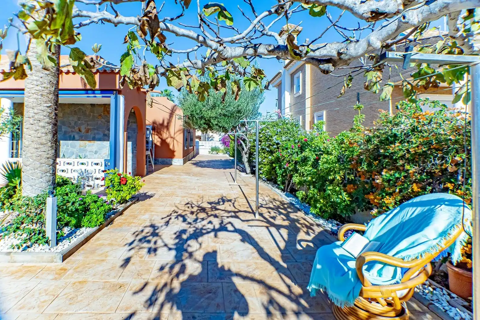 Vista exterior de Casa o chalet en venta en Roquetas de Mar con Aire acondicionado, Calefacción y Jardín privado