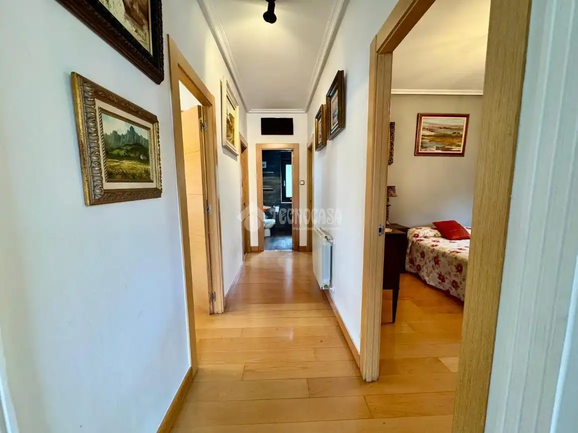 Casa o xalet en venda en El Astillero   amb Calefacció, Parquet i Terrassa