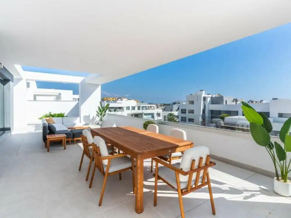 Ático con terraza en venta en Selwo
