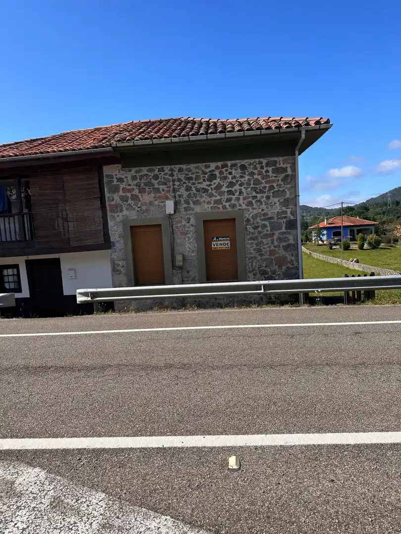 Aparcament de Casa o xalet en venda en Piloña amb Jardí privat i Terrassa