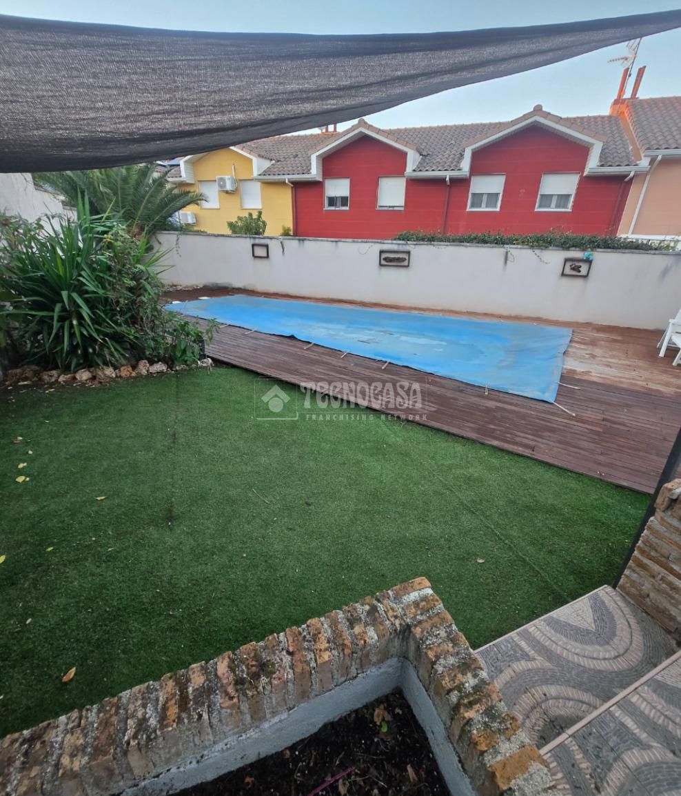 Piscina de Casa adosada de lloguer en Ontígola